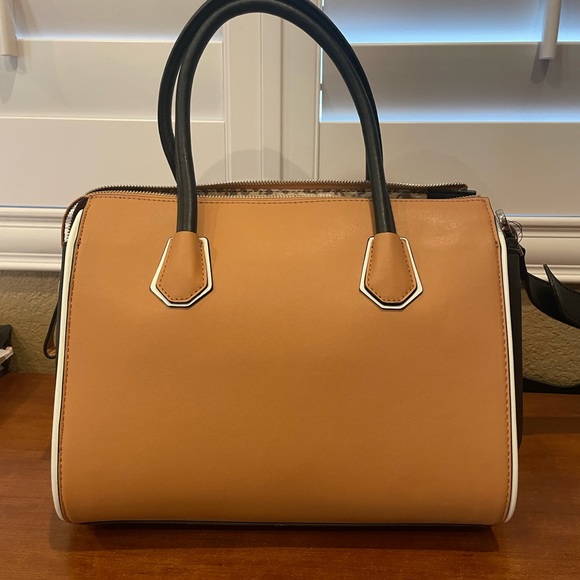 Guess Lily Dream Purse Satchel NWT - Picture 2 of 6